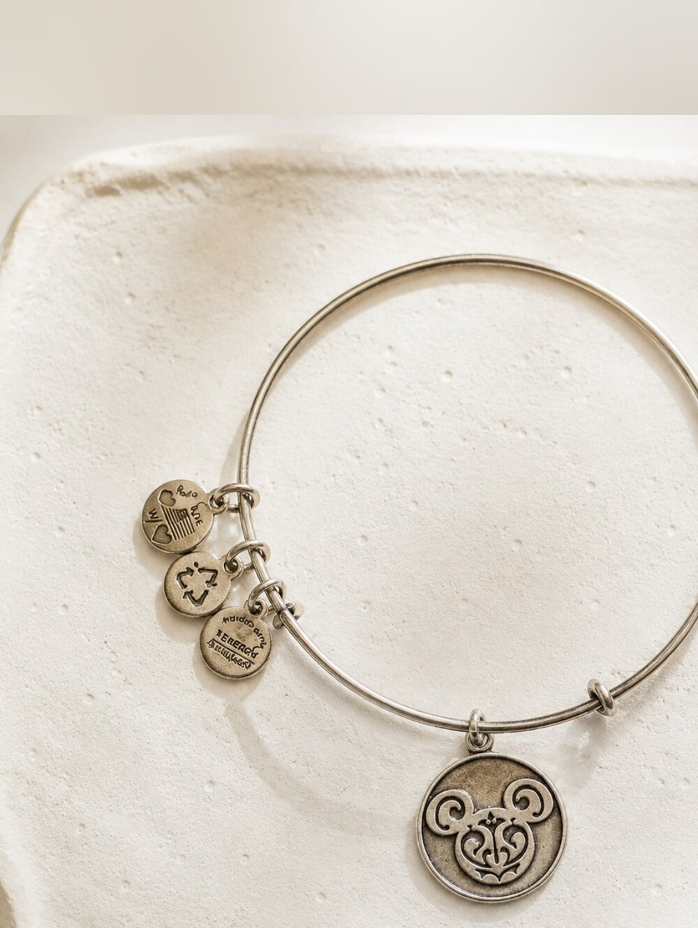 ALEX AND ANI DISNEY MICKY MOUSE CHARM. GUC
